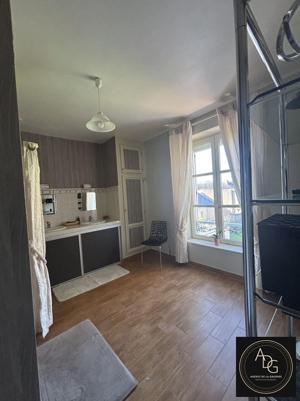 Maison - 221 m² - 9 pièces