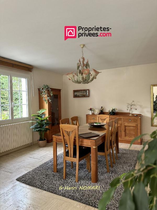 Maison - 280 m² - 10 pièces