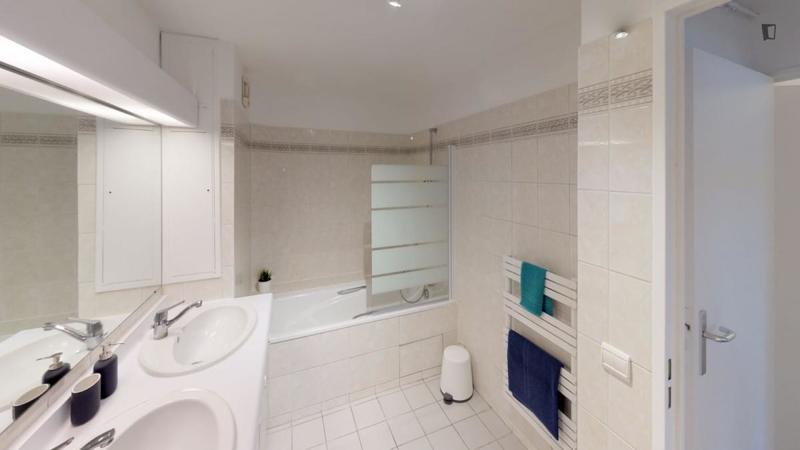 Chambre - 12 m² - 5 pièces