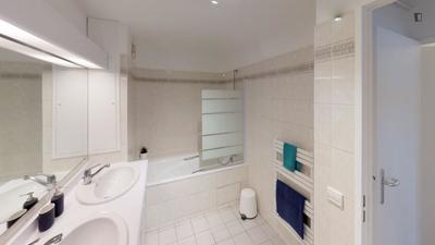 Chambre - 12 m² - 5 pièces