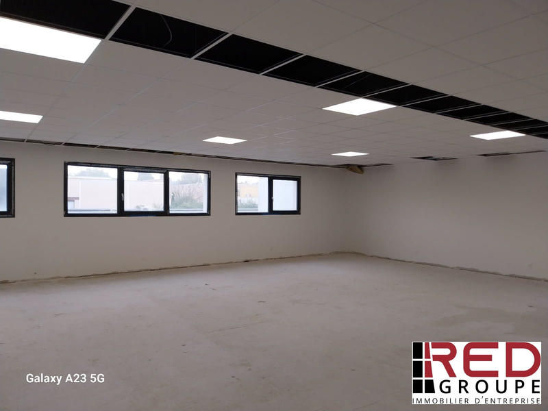 Entrepôt - 230 m²