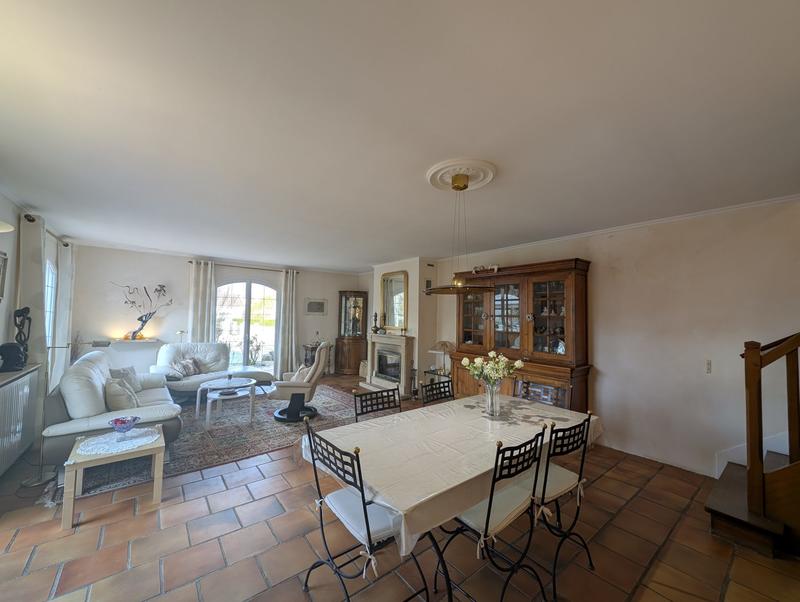 Maison - 199 m² - 7 pièces