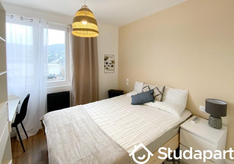 Chambre - 11 m² - 1 pièce