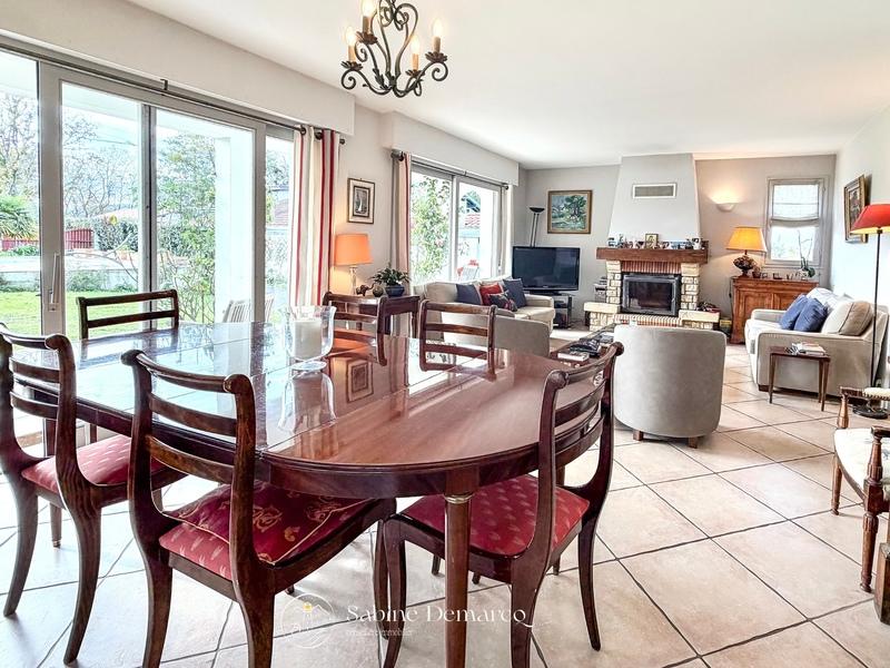 Maison - 230 m² - 6 pièces