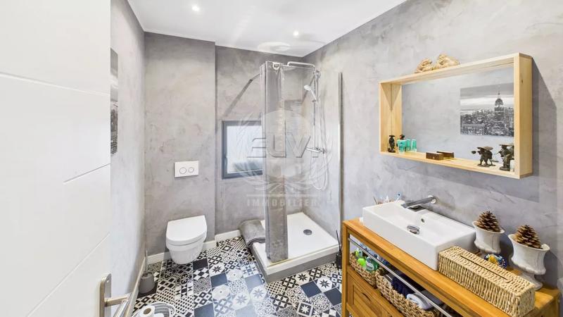 Maison - 283 m² - 5 pièces