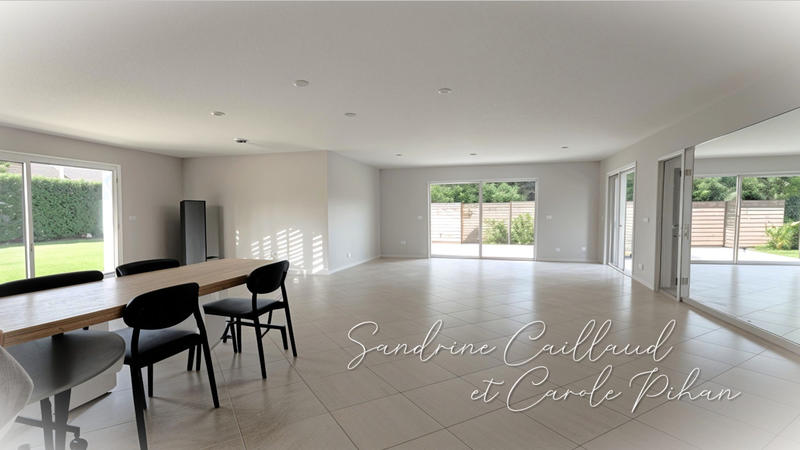 Maison - 243 m² - 10 pièces