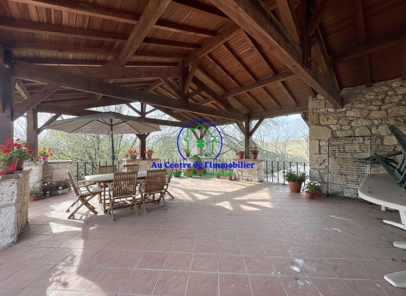 Maison - 230 m² - 8 pièces