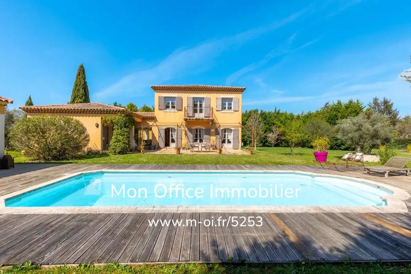 Villa - 240 m² - 6 pièces