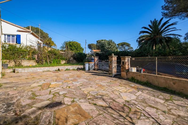 Studio - 100 m² - 4 pièces