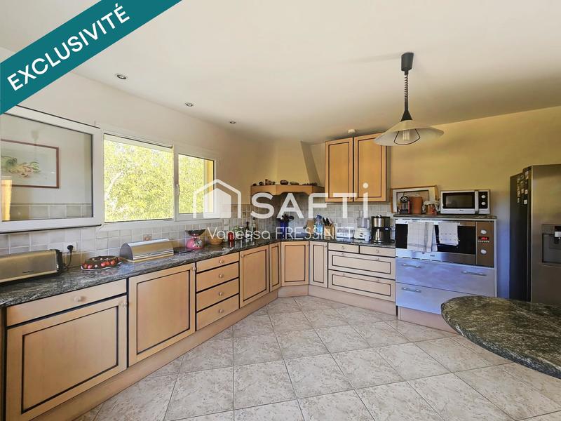 Villa - 215 m² - 6 pièces