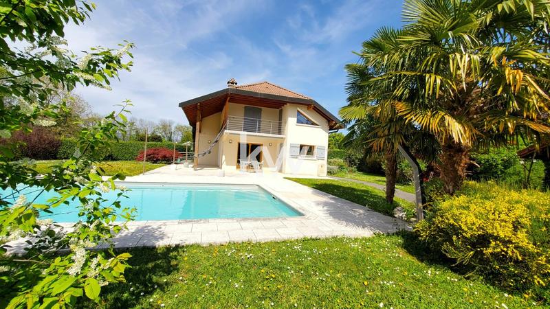 Maison - 223 m² - 8 pièces