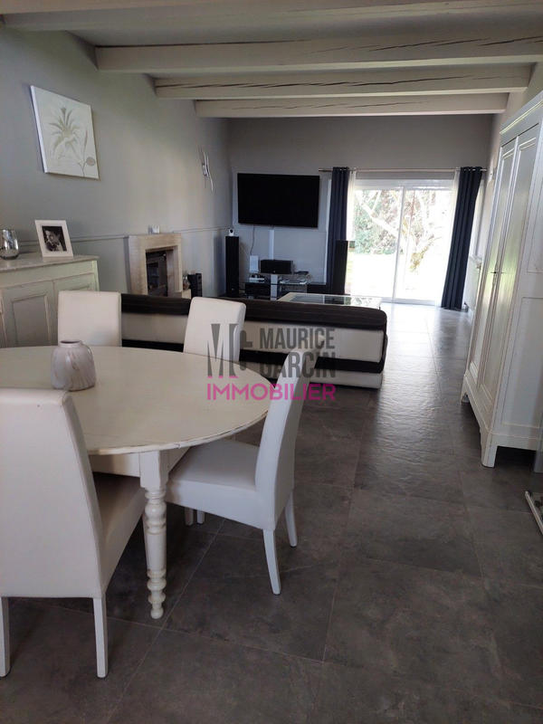 Maison - 280 m² - 10 pièces