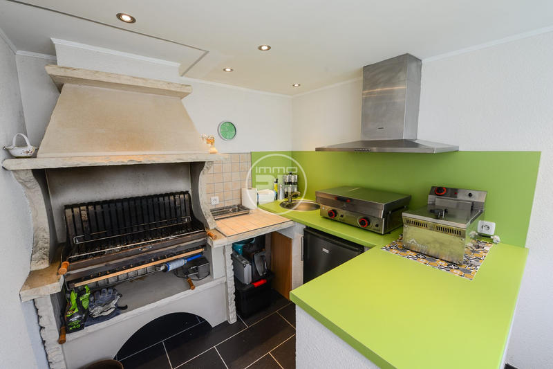 Maison - 232 m² - 7 pièces