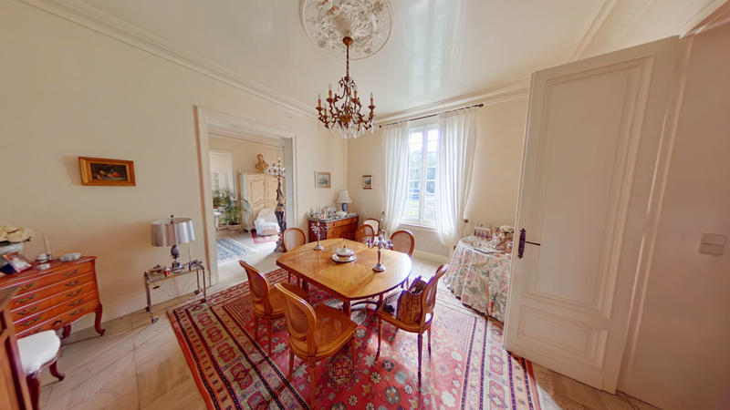 Maison - 290 m² - 9 pièces