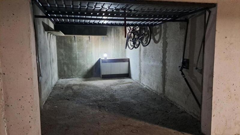 Parking / Garage - 1 664 m²