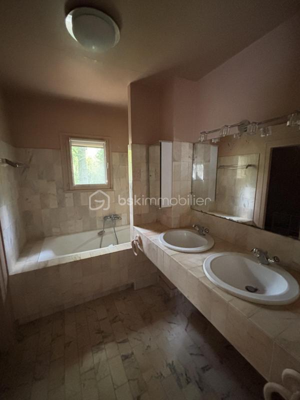 Maison traditionnelle - 128 m² - 7 pièces