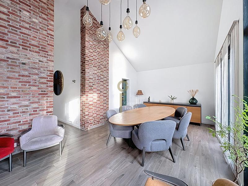 Maison - 183 m² - 12 pièces