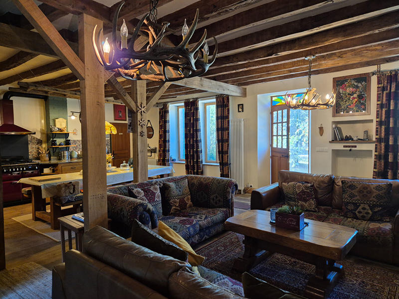 Maison - 265 m² - 9 pièces