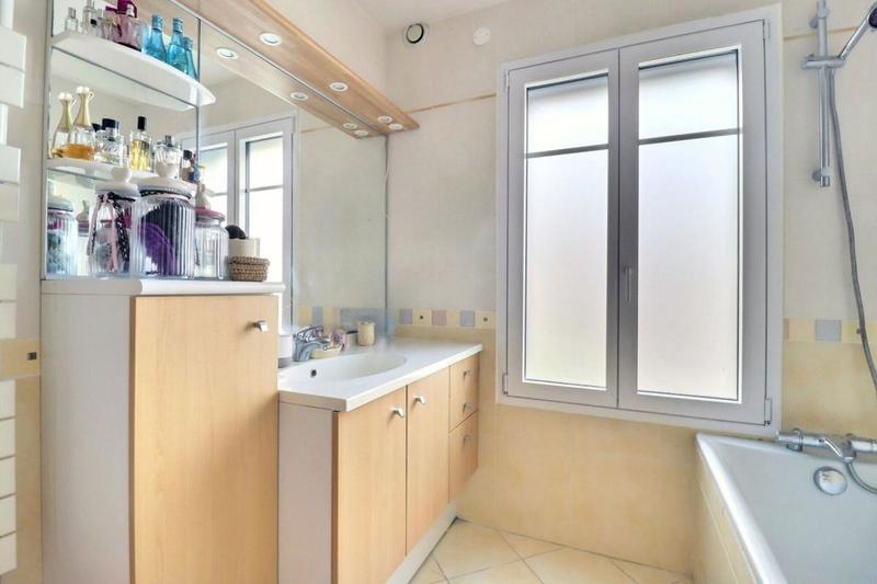 Maison - 241 m² - 8 pièces