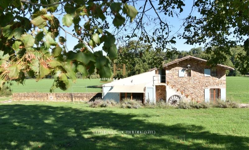 Propriété - 245 m² - 9 pièces