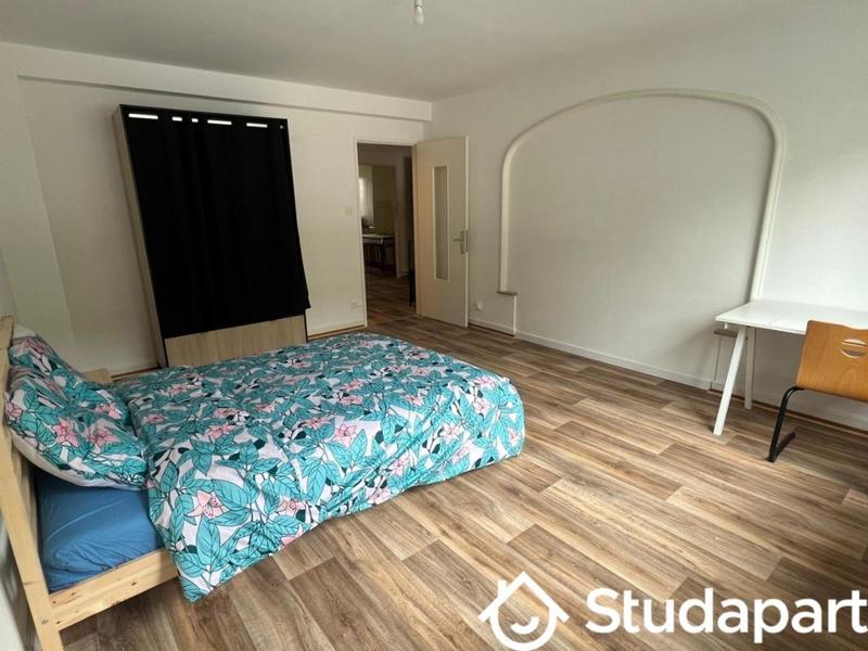 Chambre - 12 m² - 1 pièce