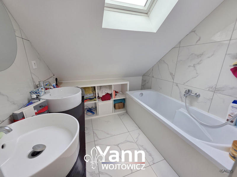 Maison - 98 m² - 5 pièces