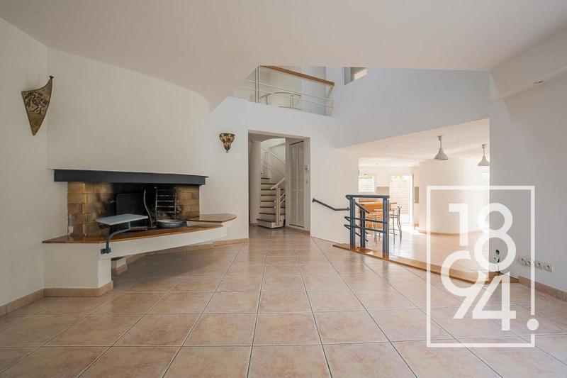 Maison d'architecte - 239 m² - 6 pièces