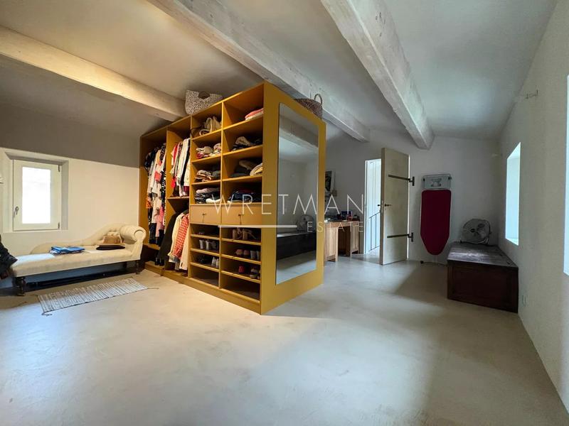 Maison - 240 m² - 8 pièces