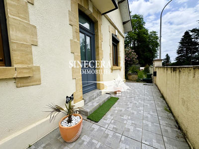 Maison - 243 m² - 10 pièces