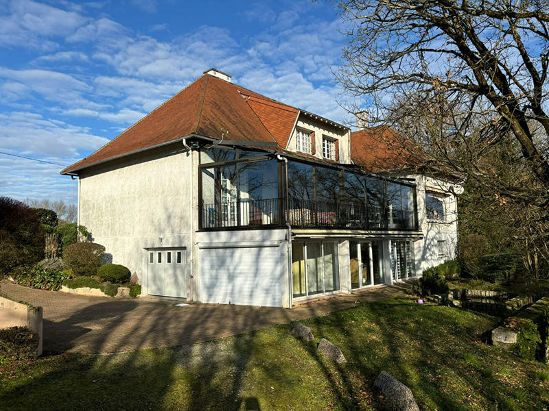 Maison - 275 m² - 10 pièces