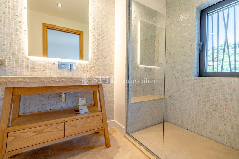 Villa - 370 m² - 6 pièces