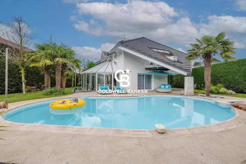 Maison - 285 m² - 6 pièces