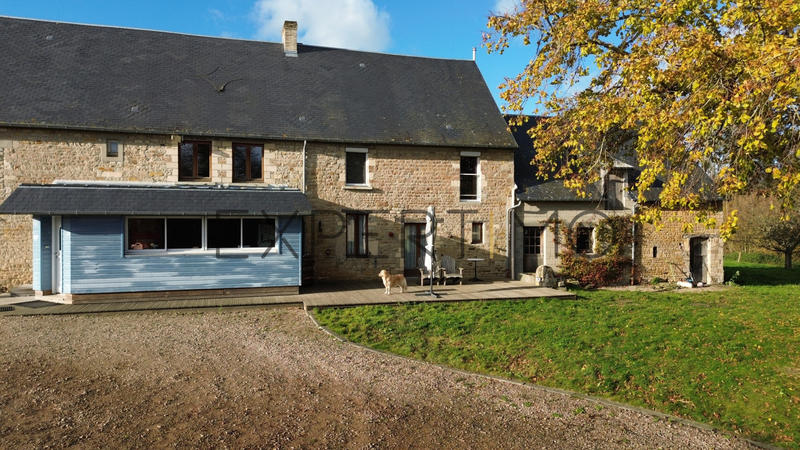 Maison - 230 m² - 9 pièces