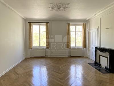 Appartement - 90 m² - 2 pièces