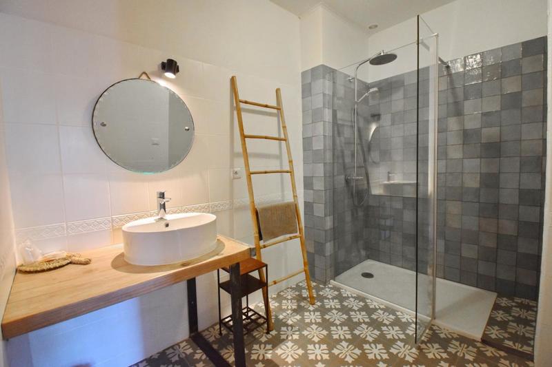 Propriété - 700 m² - 16 pièces