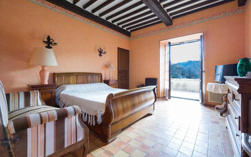 Maison en pierre - 256 m² - 8 pièces