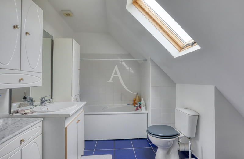 Maison - 96 m² - 6 pièces