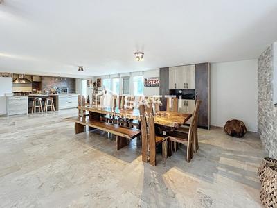 Maison - 717 m² - 21 pièces