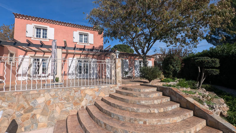 Villa - 145 m² - 6 pièces