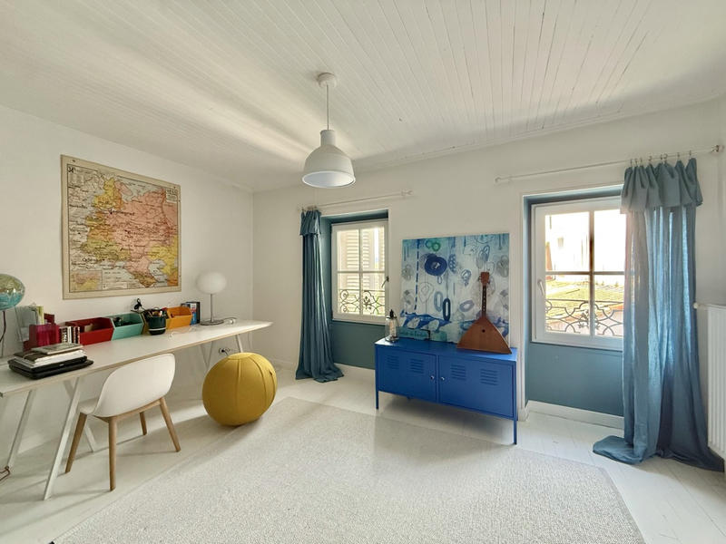 Maison - 240 m² - 10 pièces