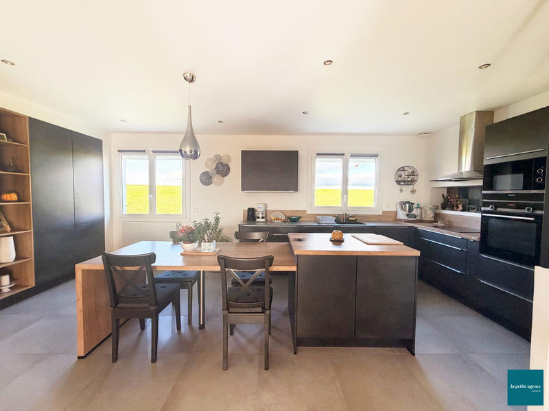 Maison - 105 m² - 5 pièces