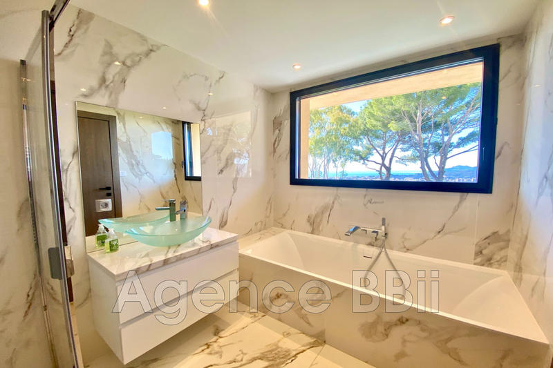 Villa - 372 m² - 8 pièces