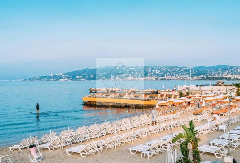 Local commercial - 72 m² - 4 pièces