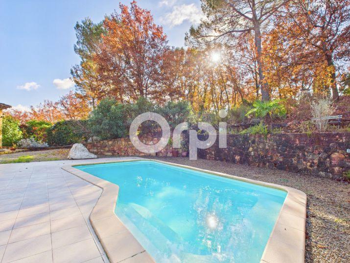 Maison - 220 m² - 7 pièces