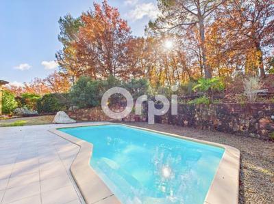 Maison - 220 m² - 7 pièces