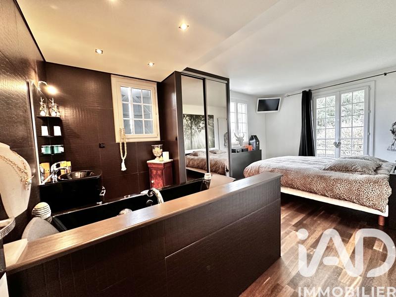 Maison - 300 m² - 8 pièces