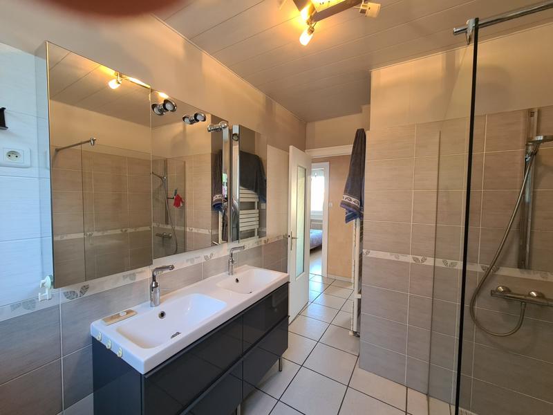 Villa - 196 m² - 8 pièces