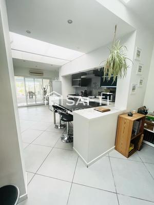 Maison - 201 m² - 7 pièces