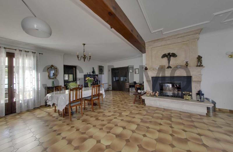 Maison traditionnelle - 237 m² - 7 pièces