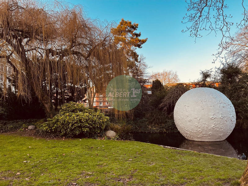 Maison - 300 m² - 8 pièces